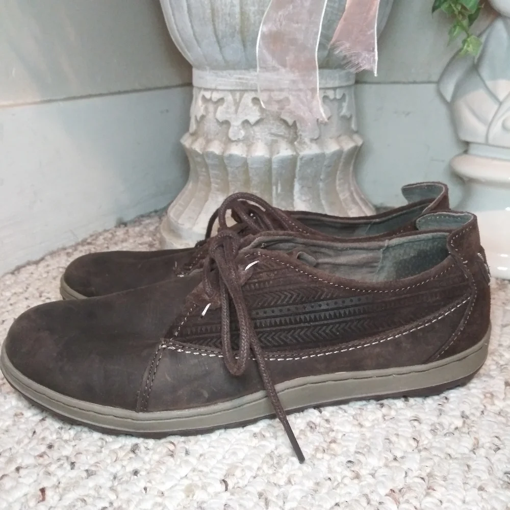 Merrell Ashland Tie Ladies Lace-Up Casual Shoe Style J42514 Color Is Coffee - Picture 3 of 13